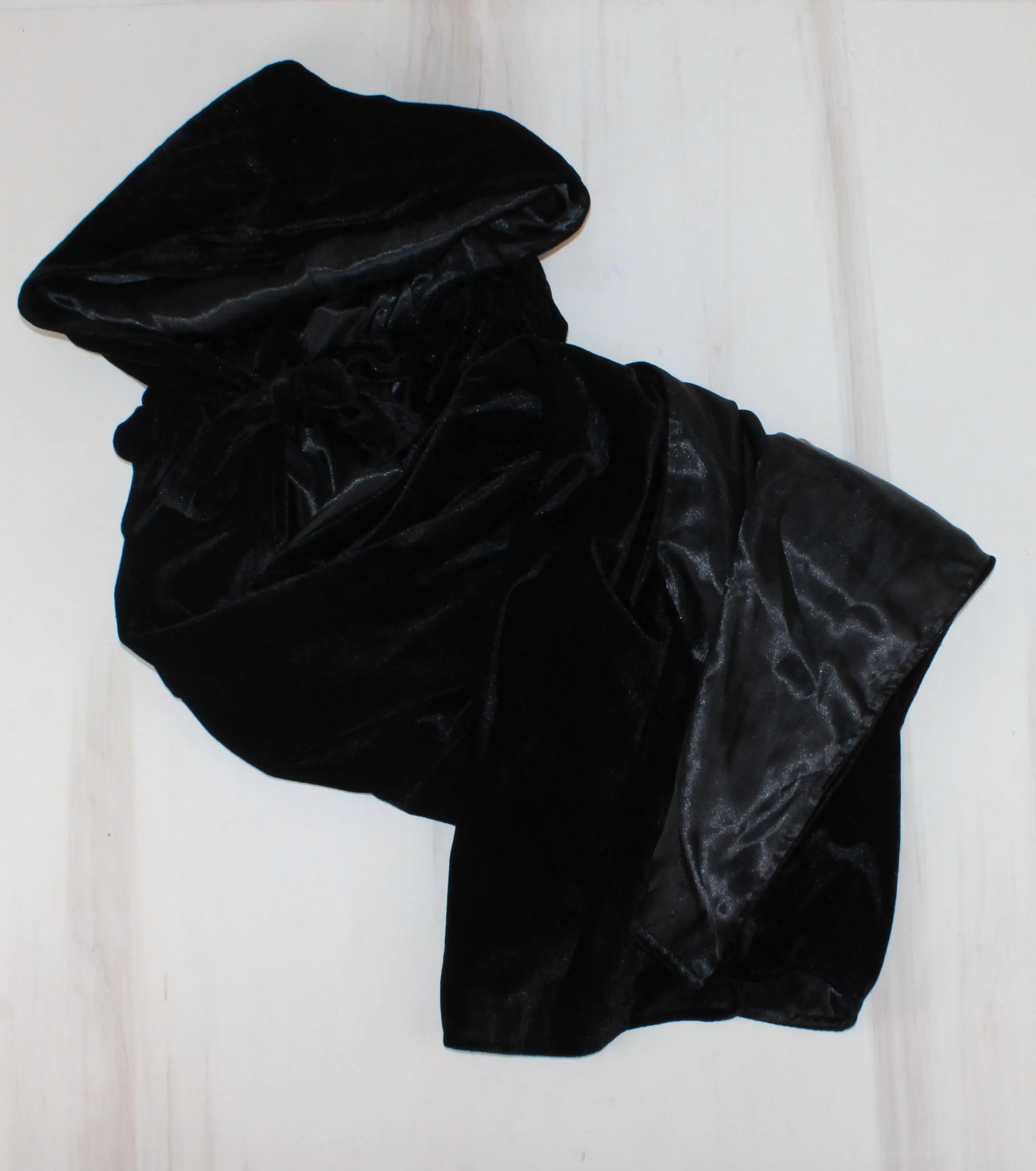 BLACK VELOUR CAPE WITH HOOD TEEN MEDIUM PRE-LOVED