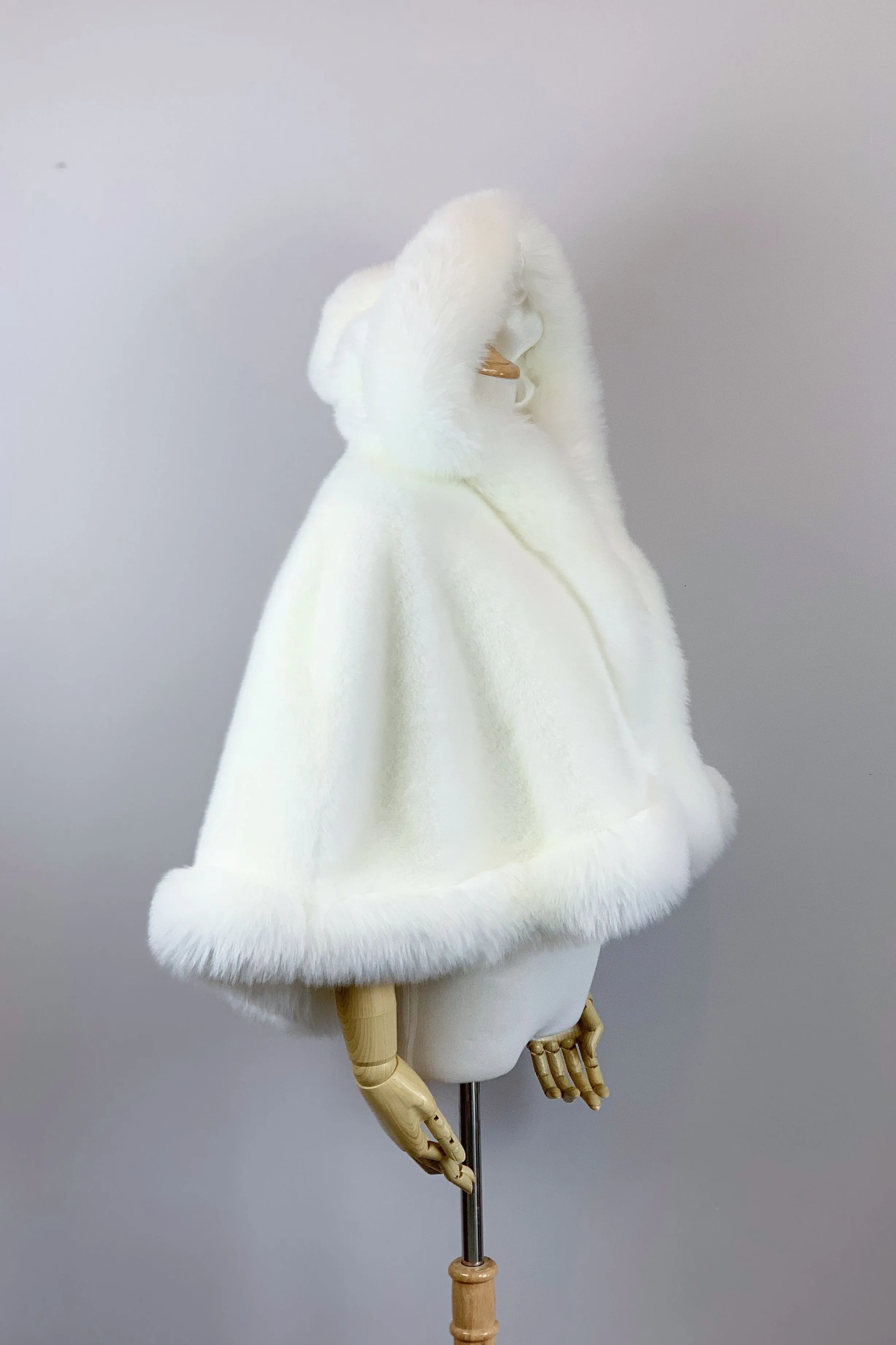 Ivory White Faux Fur Cape (Juliet Wht01)