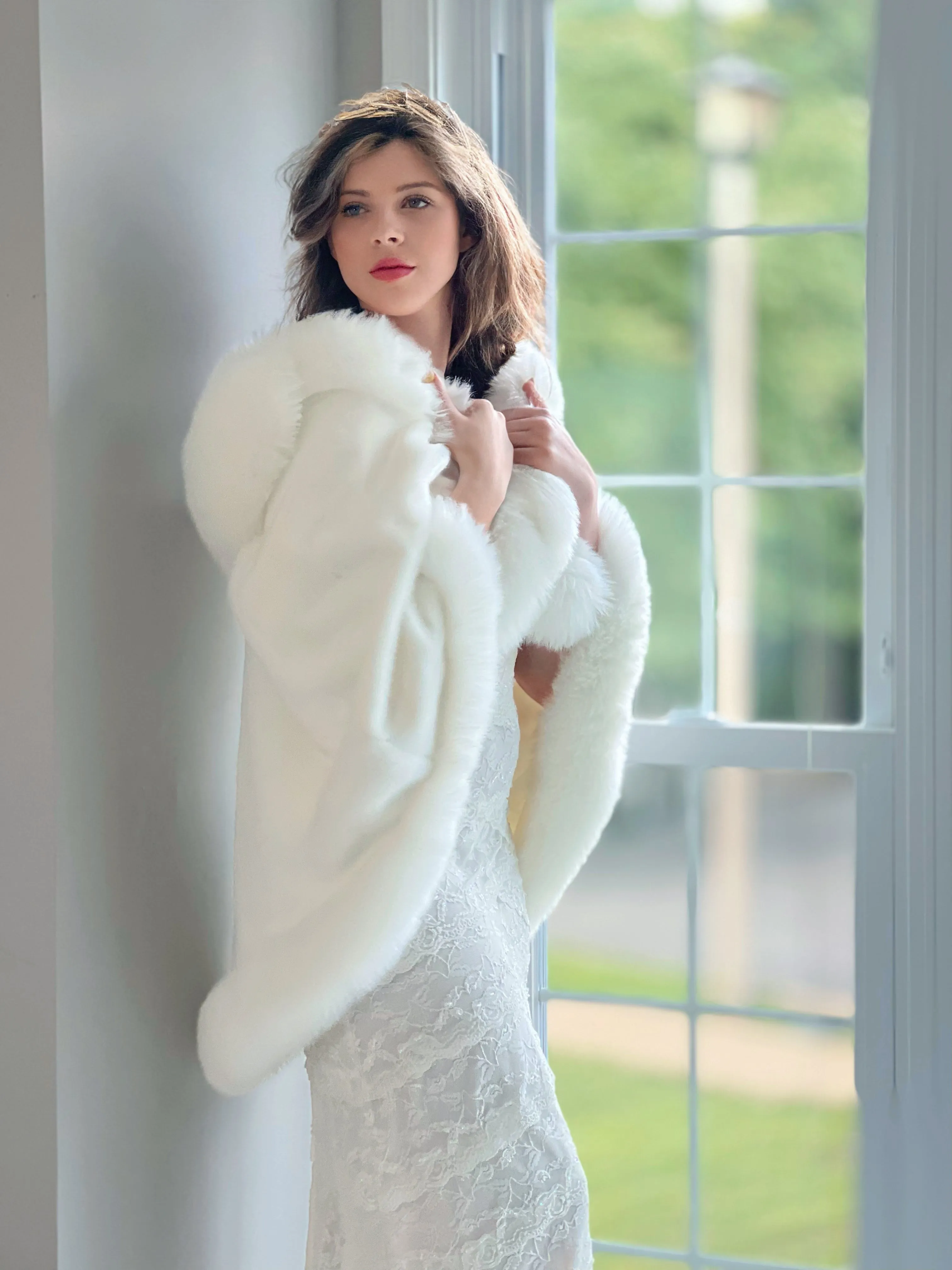 Ivory White Fur Cape (Jennifer Wht01)