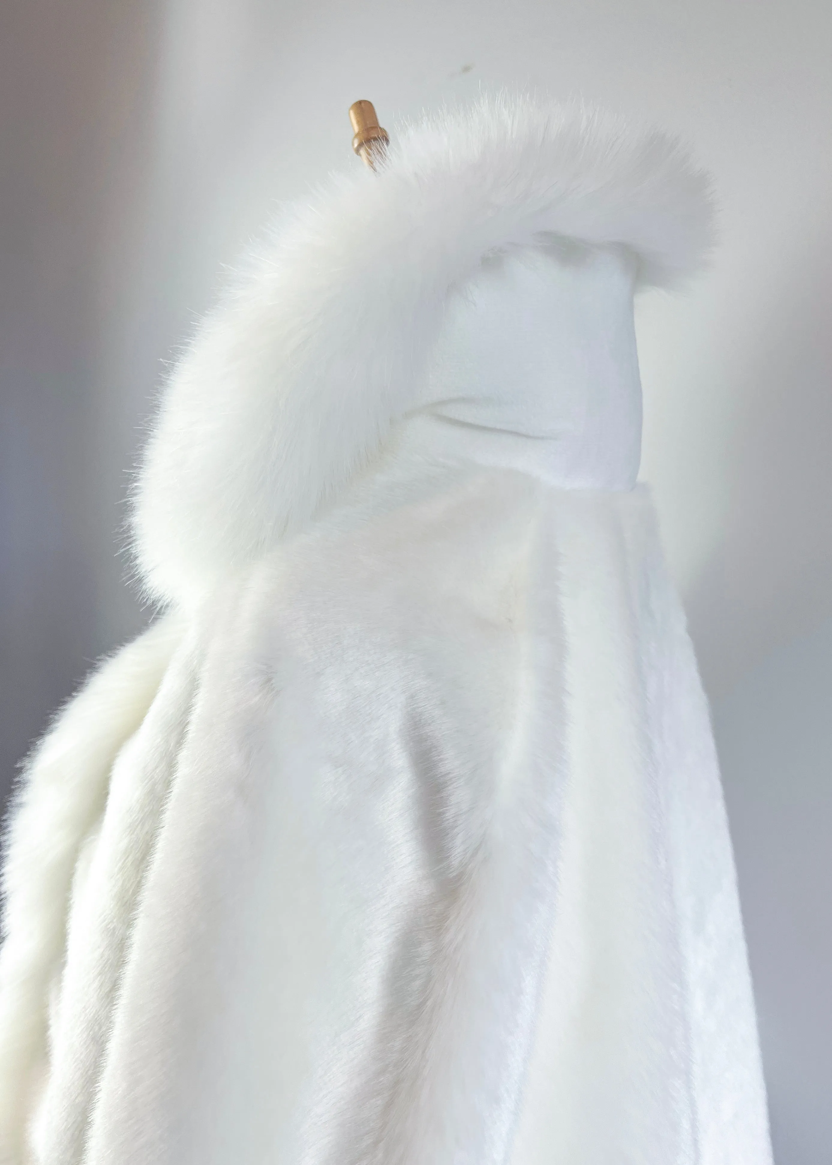 Ivory White Fur Cape (Jennifer Wht01)