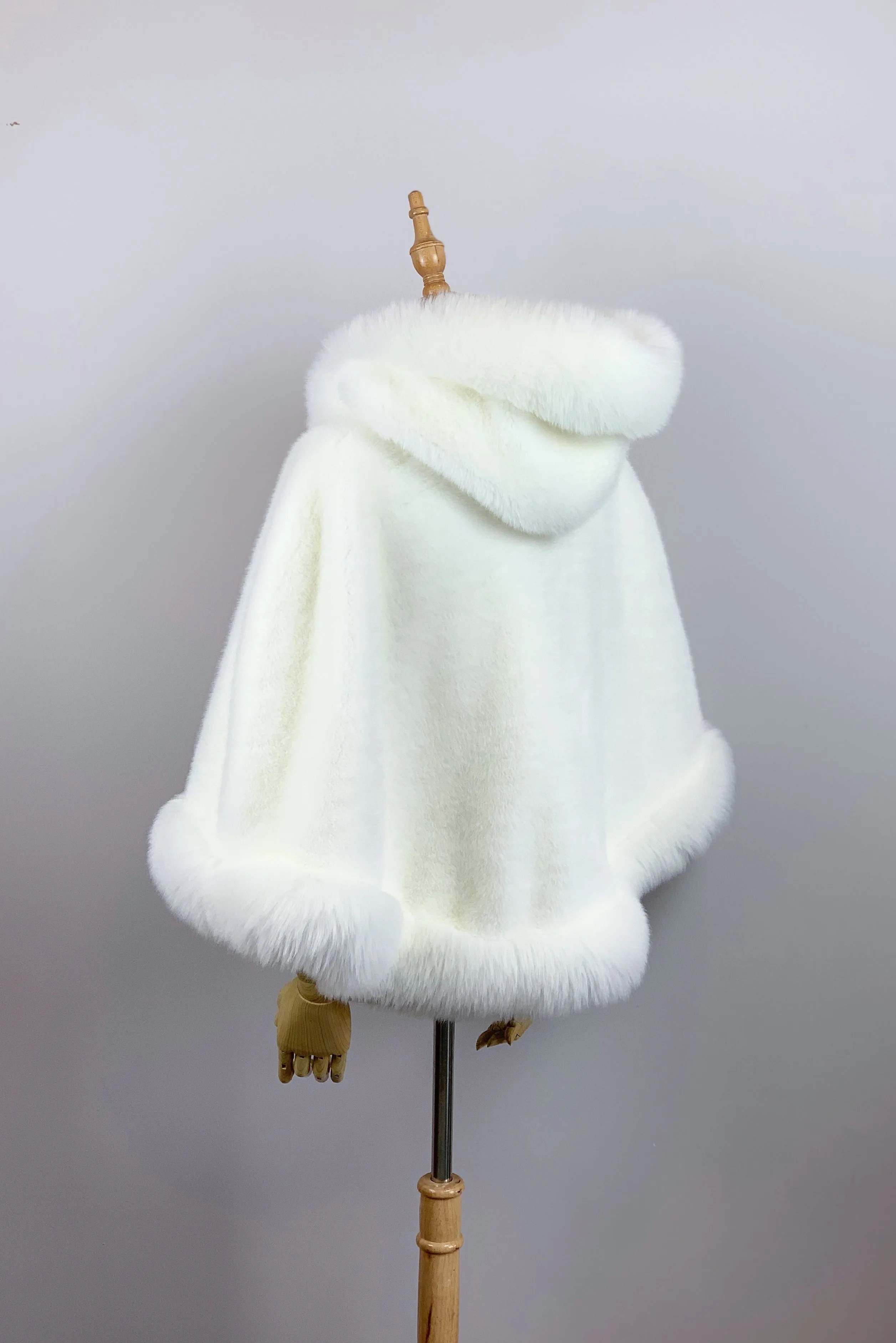 Ivory White Fur Cape (Jennifer Wht01)