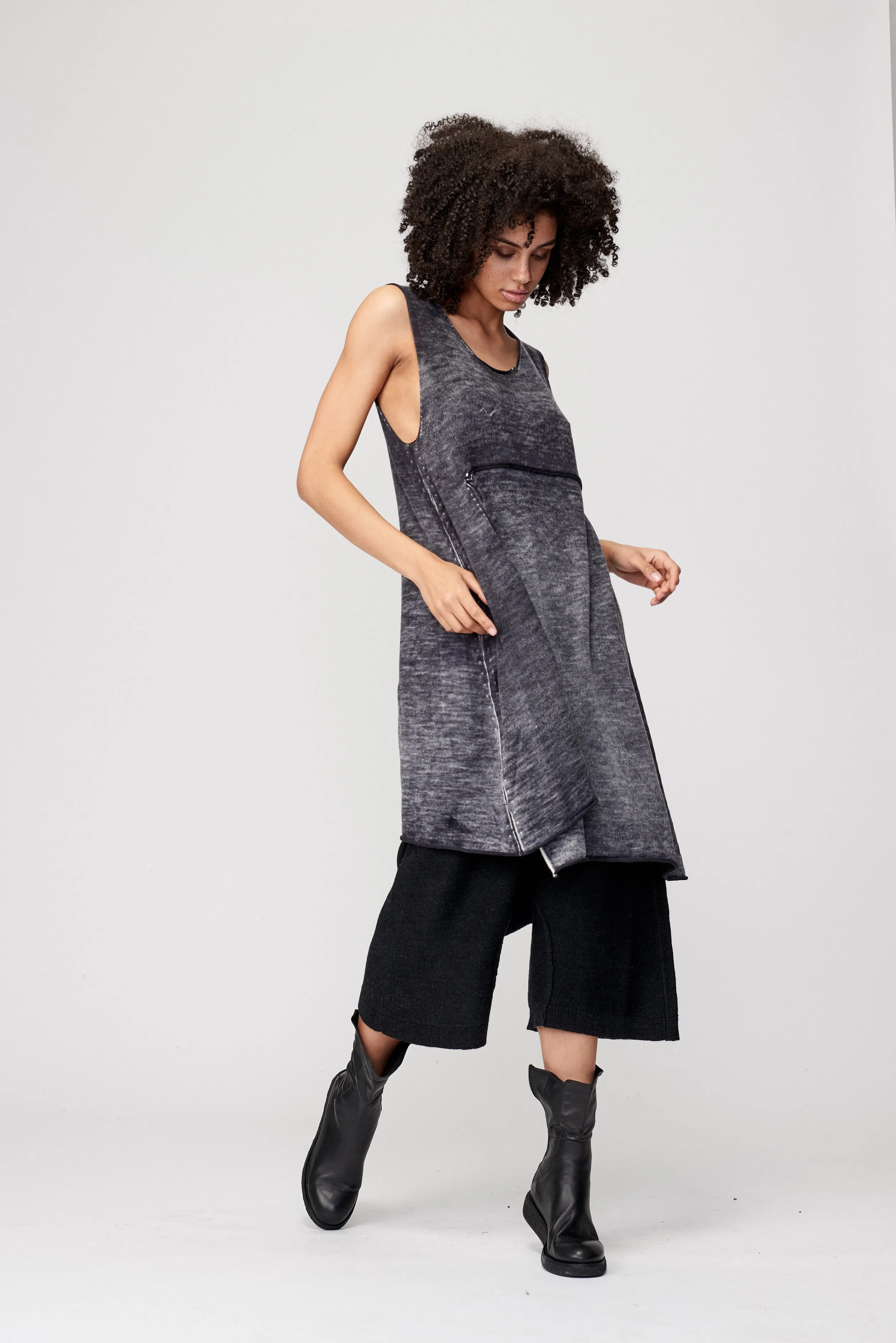 Long Sleeveless Camisole in Dirty Wash