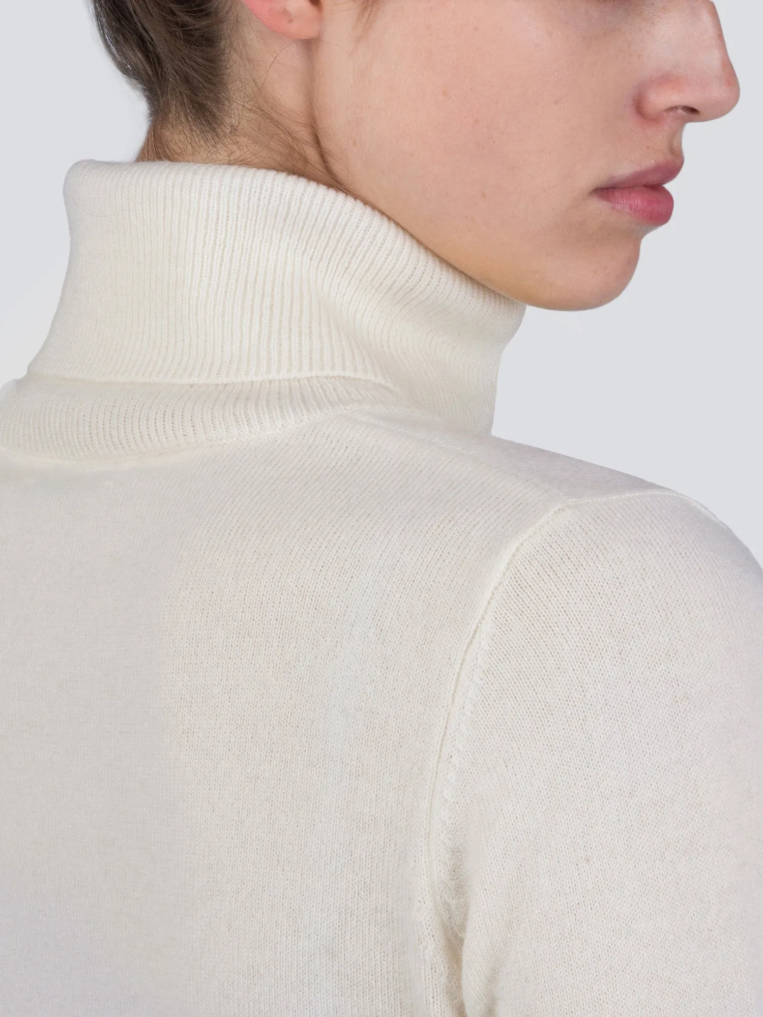 Turtleneck Slimfit Sweater_Ivory